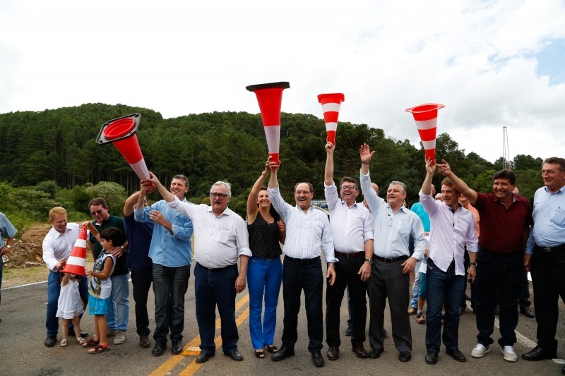 Inauguração da cabeceira da ponte da ERS-355 que liga os municípios de Veranópolis e Fagundes Varela.