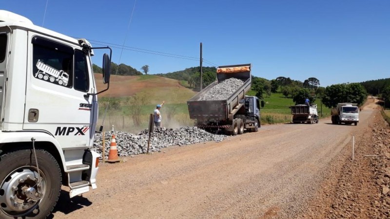 Trabalhos estão sendo realizados em 23,6 quilômetros no acesso a Guabiju, no Noroeste do Estado 