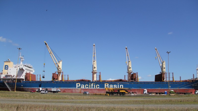 Navio Pacific Basin veio de Minas Gerais com 400 toneladas da matéria-prima