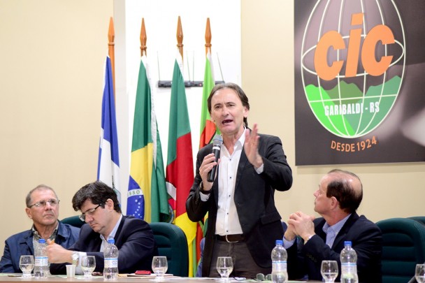 Secretário Costella ressaltou iniciativas idealizadas em prol da malha viária