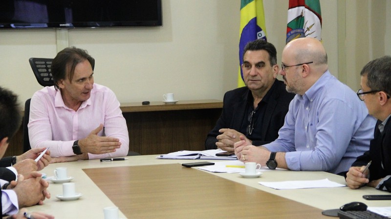 Reunião ocorreu na Secretaria de Logística e Transportes em Porto Alegre