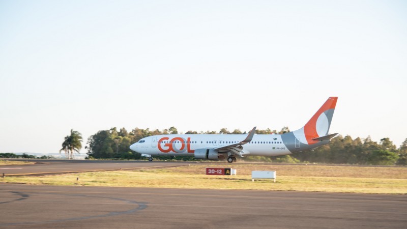 Avião da Companhia Gol na pista do Aeroporto Sepé Tiaraju, em Santo Ângelo
