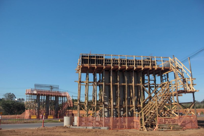 Foto mostra obra na ERS-118