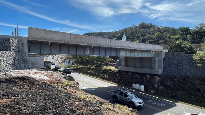 rodovias da Serra e Hortênsias nesta