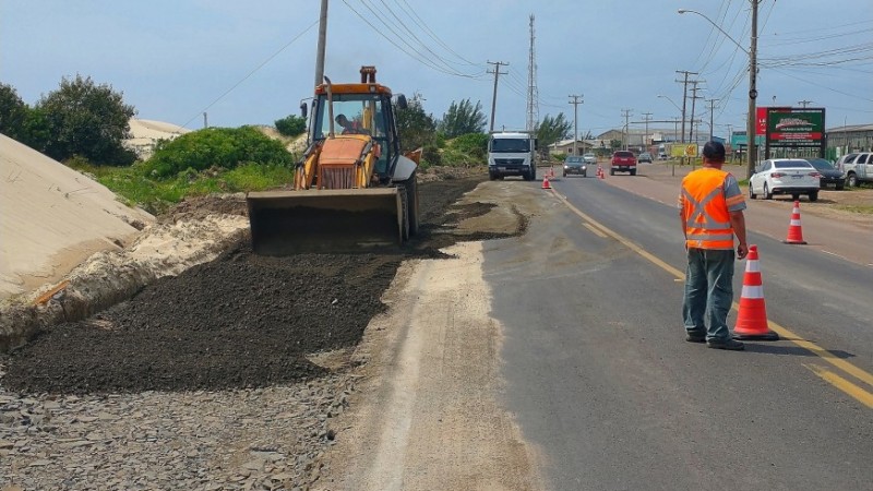 Na foto, obras em rodovias