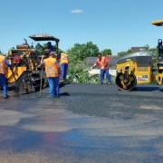 Na foto, obras em rodovias. 