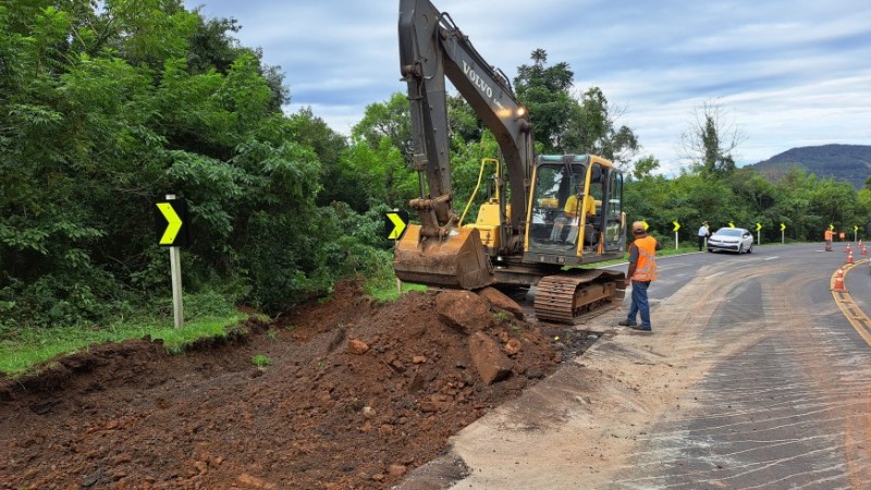 Na foto, rodovias em obras.