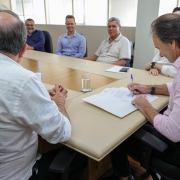 Assinatura ocorreu na sede da Secretaria de Log&iacute;stica e Transportes, em Porto Alegre