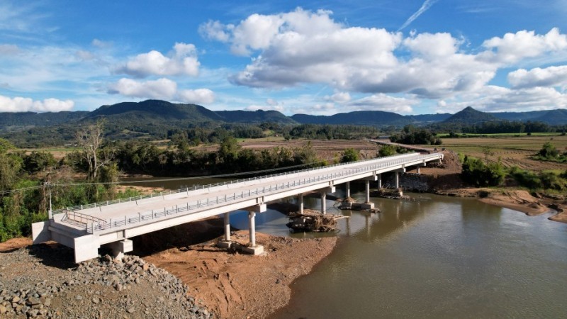 Projetos seguiram rigorosos estudos topogr&aacute;ficos e hidrol&oacute;gicos para construir pontes mais altas e resistentes em caso de cheias