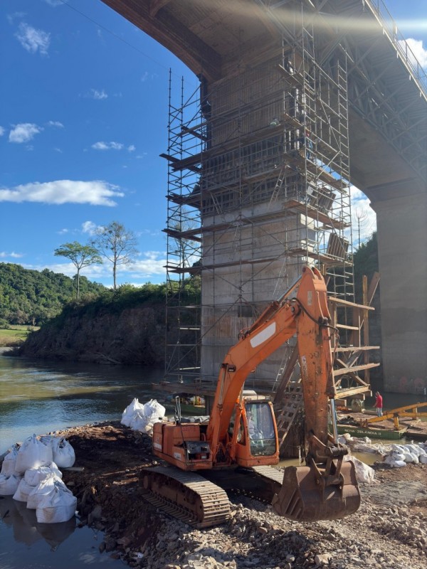 Condições climáticas exigiram ajustes no planejamento e contribuíram para a prorrogação do prazo da obra.
